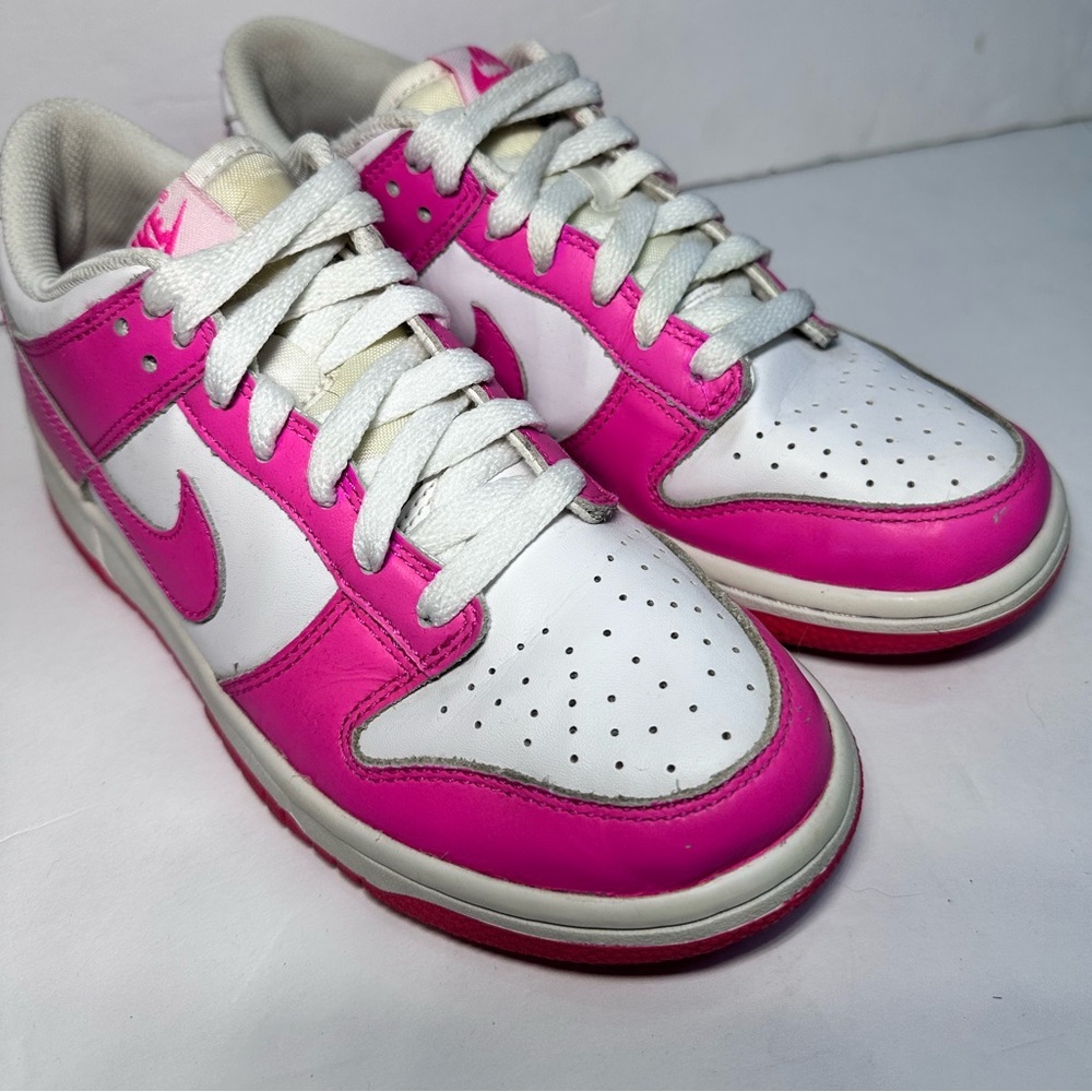 Nike Kids Sneakers in Pink and White